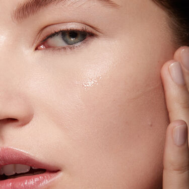 LIGHT REFLECTING FIRMING SERUM, NARS Skincare