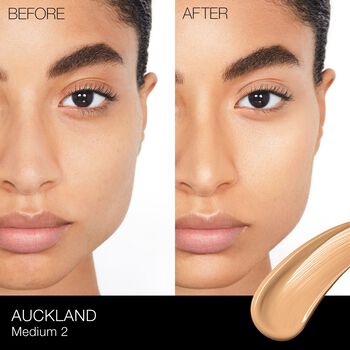 Pure Radiant Tinted Moisturiser SPF 30/PA+++