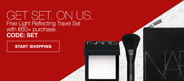 FREE LIGHT REFLECTING TRAVEL SET WITH €60+ PURCHASE*