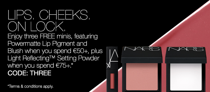 Enjoy three FREE gifts with €75+ purchase.* Up to €22 value*